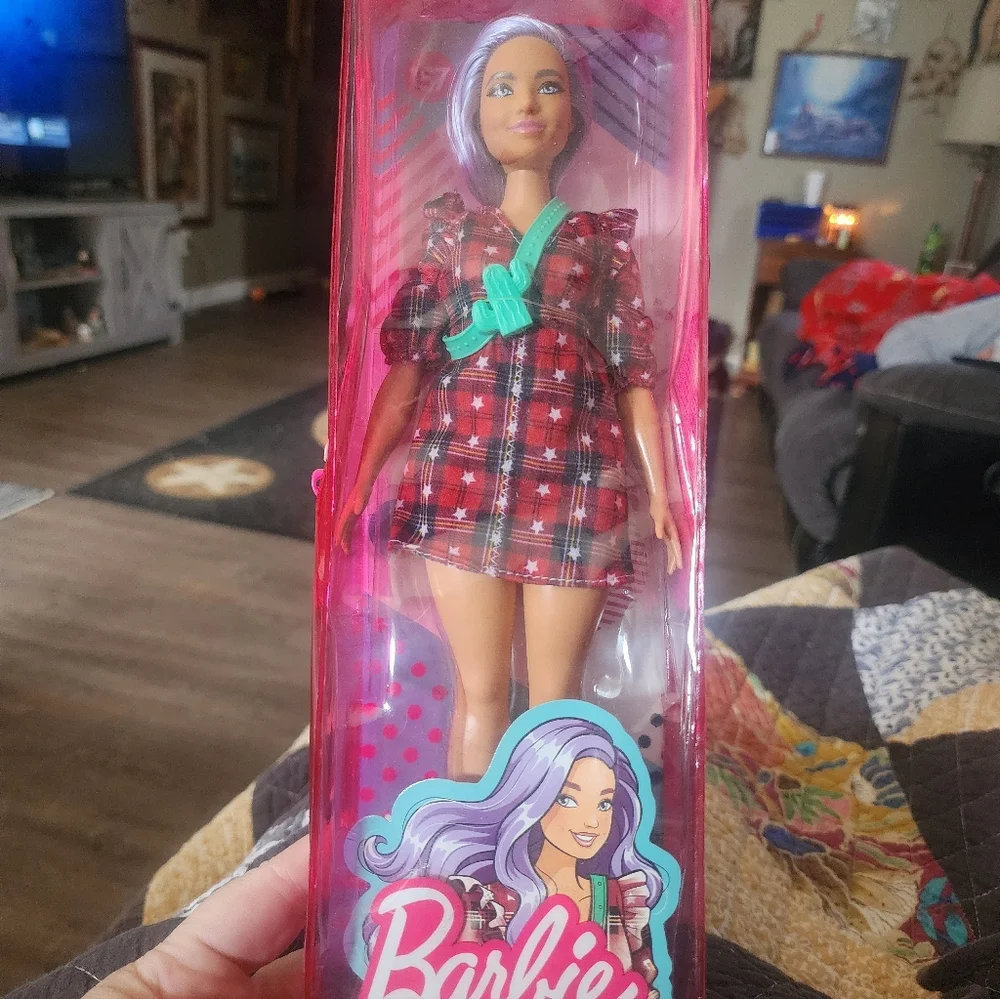 4 Barbies - Picture 6 of 9